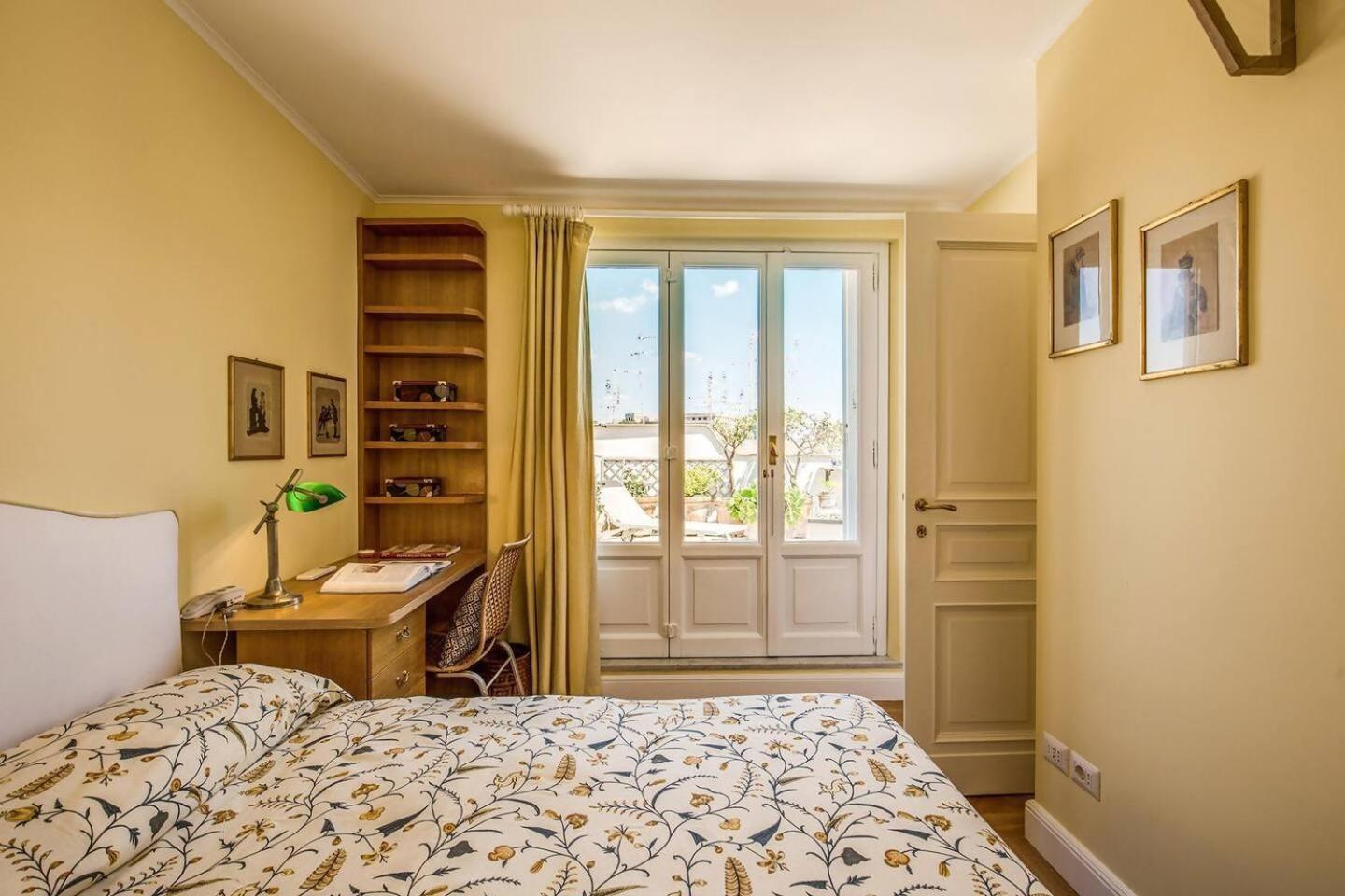 Attic With Terrace Overlooking St Peters Basilica Рим Екстер'єр фото