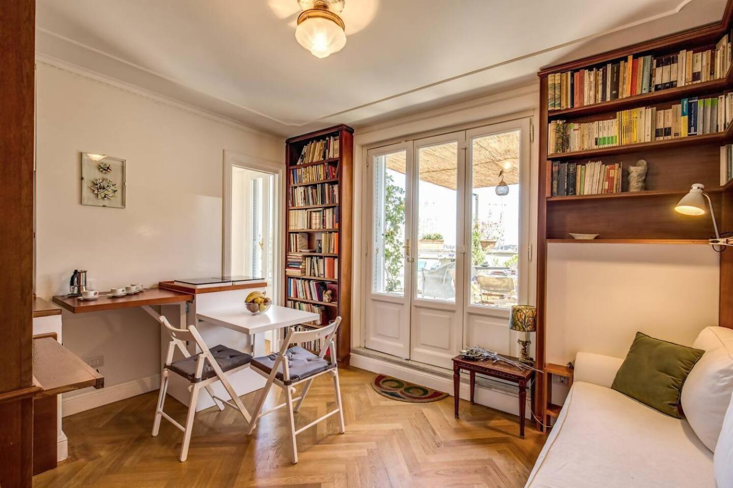 Attic With Terrace Overlooking St Peters Basilica Рим Екстер'єр фото